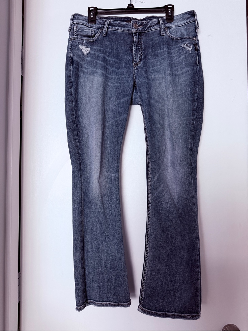 Silver Jeans Co Women’s Blue Flared Jeans - Classic Mid Wash W33/L31